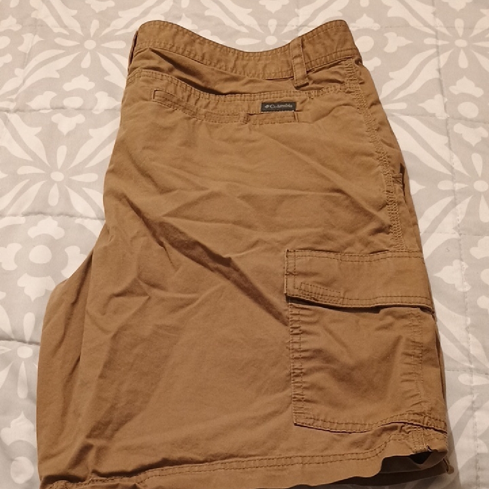 Columbia Men's Brown Cargo Shorts